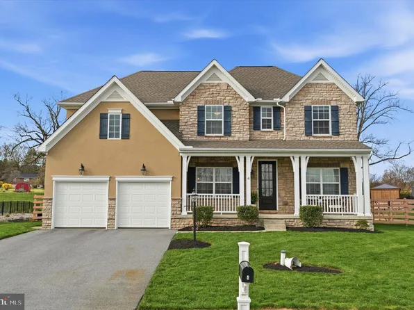 4 Sovereign Dr, Douglassville, PA 19518