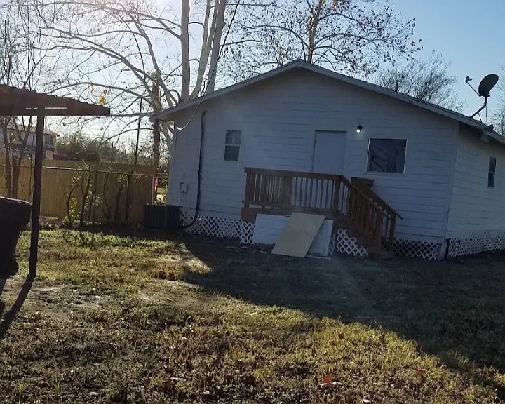 7710 Maxroy St — Photo 15