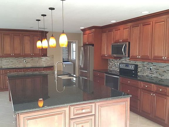 5th image of 645 Monaco Dr