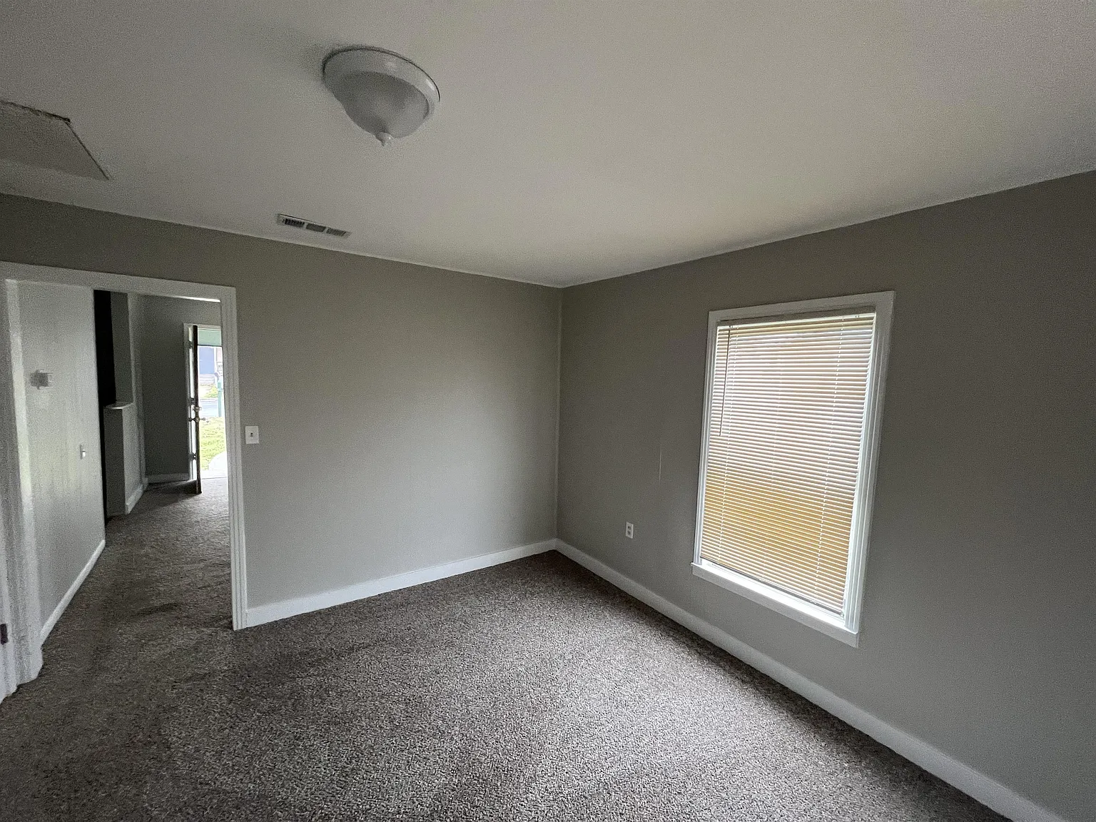 304 W Lincoln - 1 — Photo 3