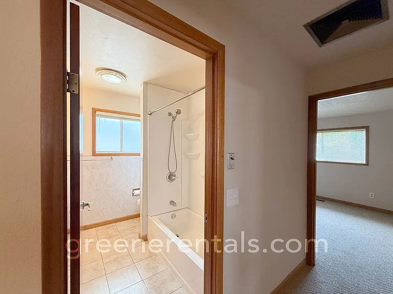1616 10th Ave SW — Photo 14