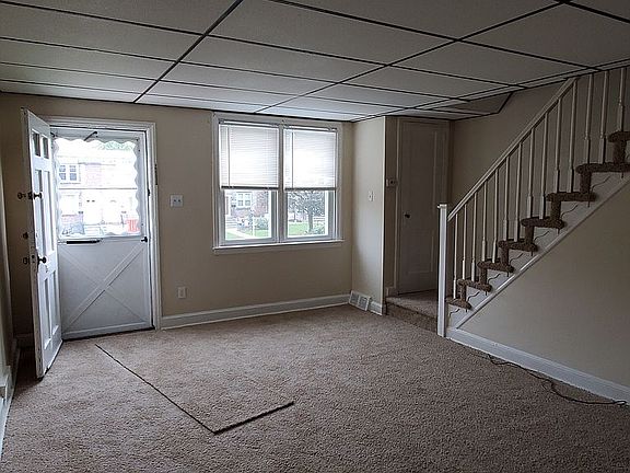 3rd image of 221 Spruce St