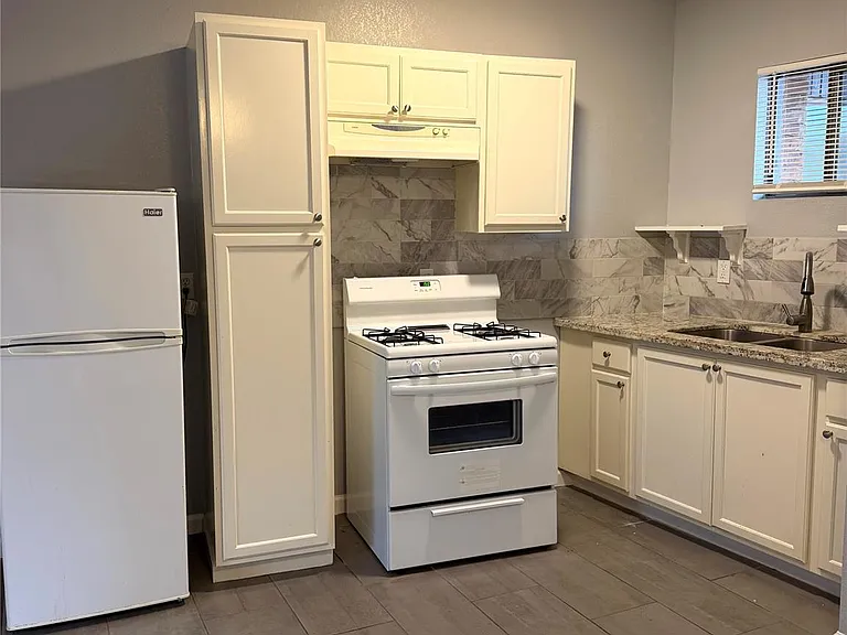 4811 Oakland St #12 — Photo 5
