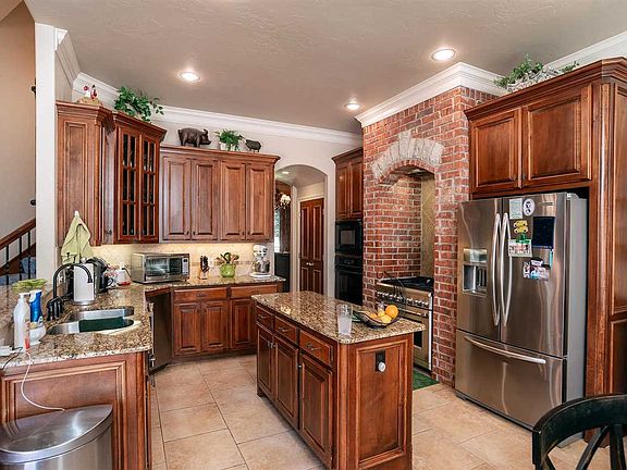 5th image of 3706 S Persimmon St