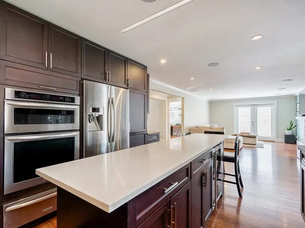 3933 Toronto St, Pt Coquitlam, BC V3B 6M4