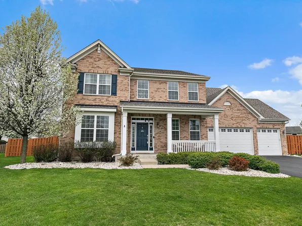 884 Kelsey Ct, Crystal Lake, IL 60014