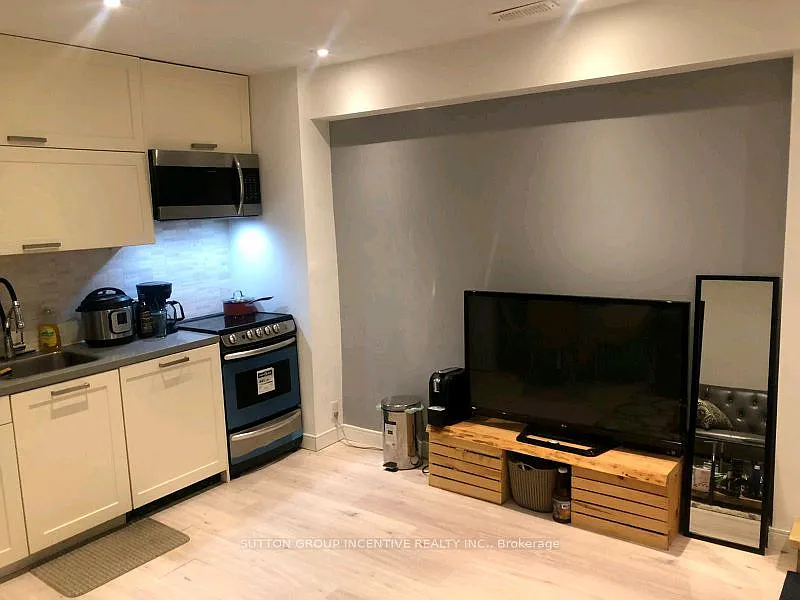 Building Photo - 233 Ellerslie Ave #1
