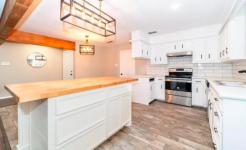 3 bed, 2.0 bath, 1427 sqft, $1,650 — Photo 3