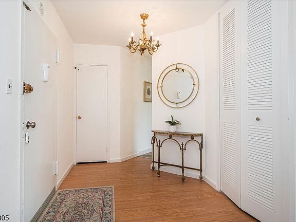 5th image of 530 Valley Road #3Z