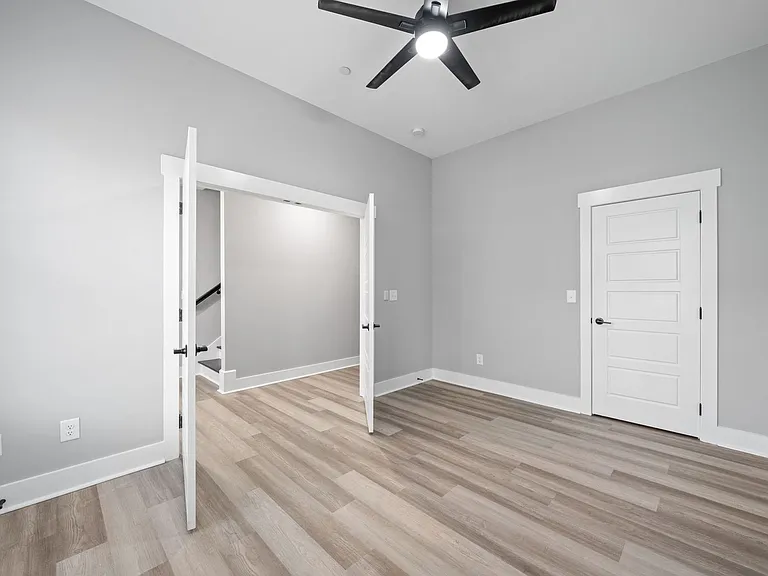 428 Centre St — Photo 7