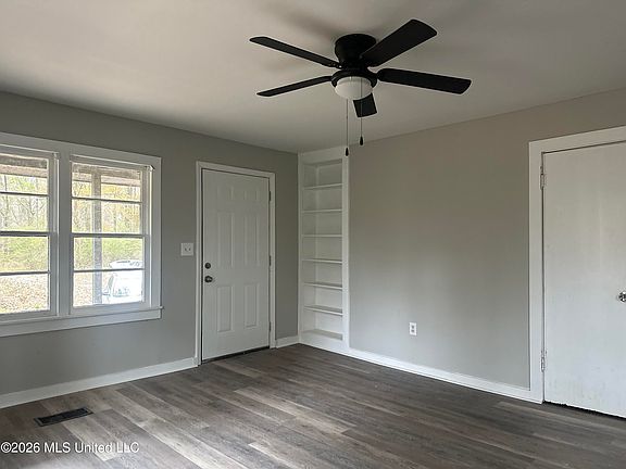 4th image of 1070 E Broadwater Rd