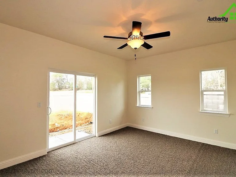 2530 Rainbow Ln #B — Photo 15