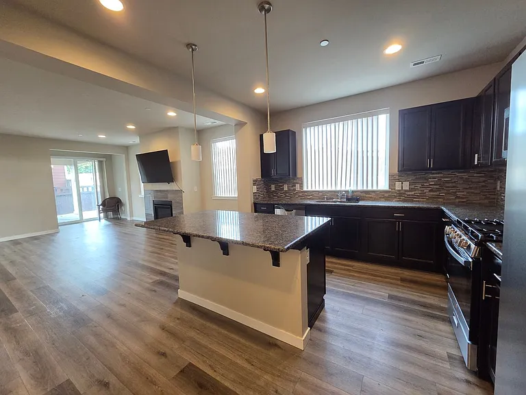 2524 Jacaranda Ave — Photo 9