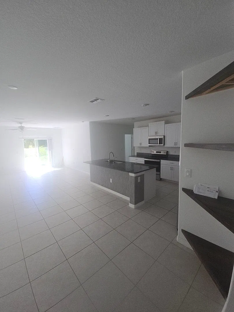 6/3 Home with fenced in backyard/corner lot — Photo 3