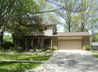 2816 Gibson St, Midland, MI 48640