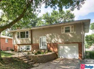 10668 R St, Omaha, NE 68127