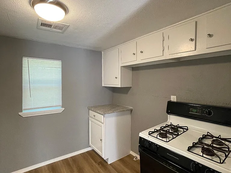 1240 E Fay St — Photo 8