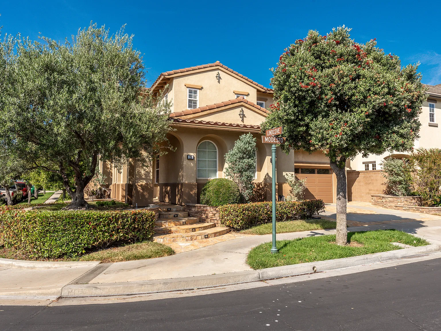 5 bed, 3211 sqft, $7,000 — Photo 3