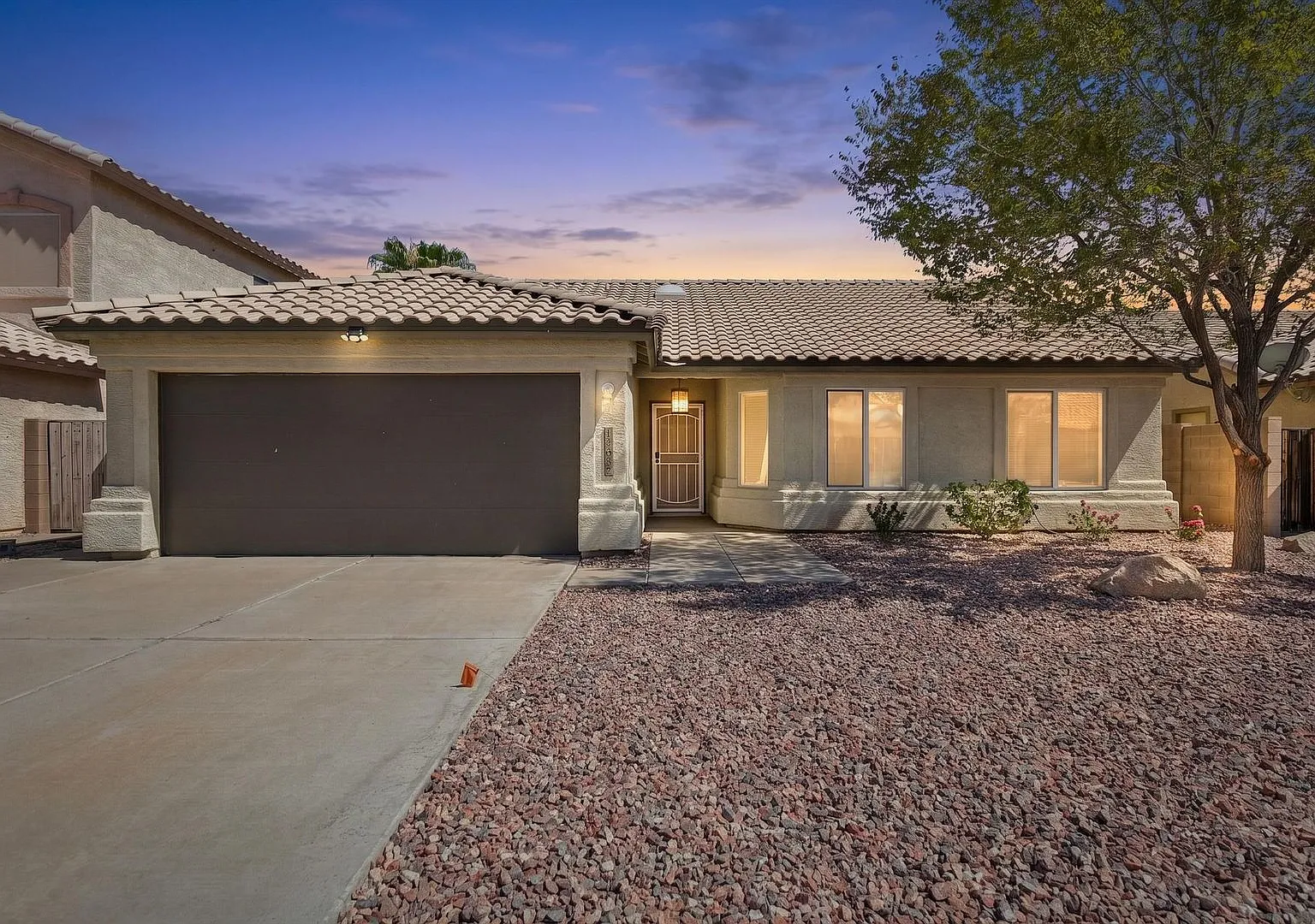 4 Bedrooms, 2 Bathroom, With A Pool, Newer Ac, Modern Kitchen And No Hoa, This Is A Must See! Ava... — Photo 3