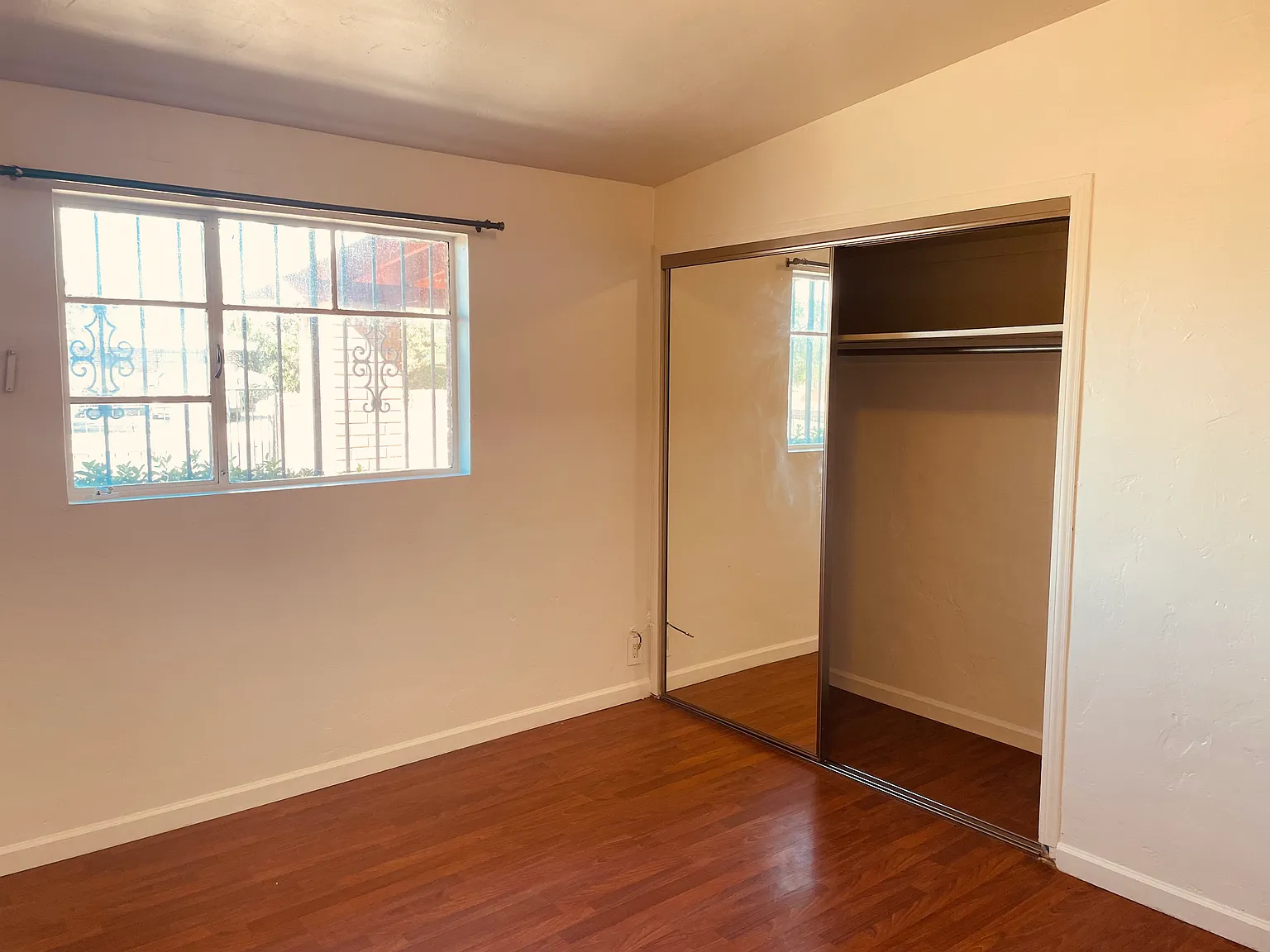 4 bed, 1375 sqft, $2,150 — Photo 4