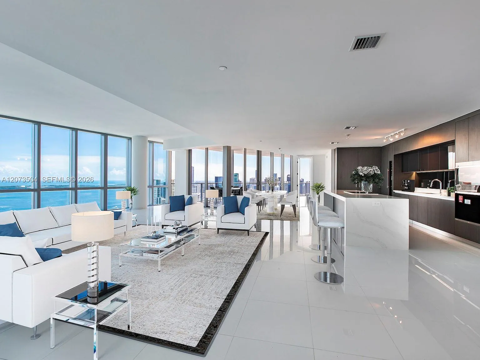 Paramount Miami Worldcent — Photo 1