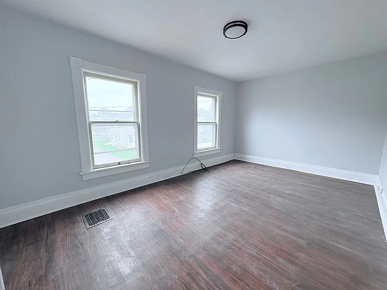 409 Healy Ave — Photo 9