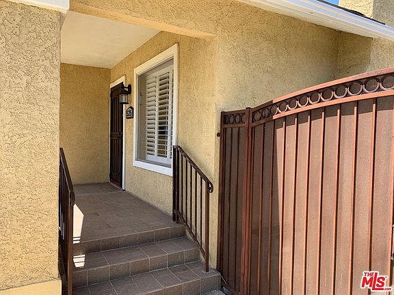2nd image of 525 W 105th St