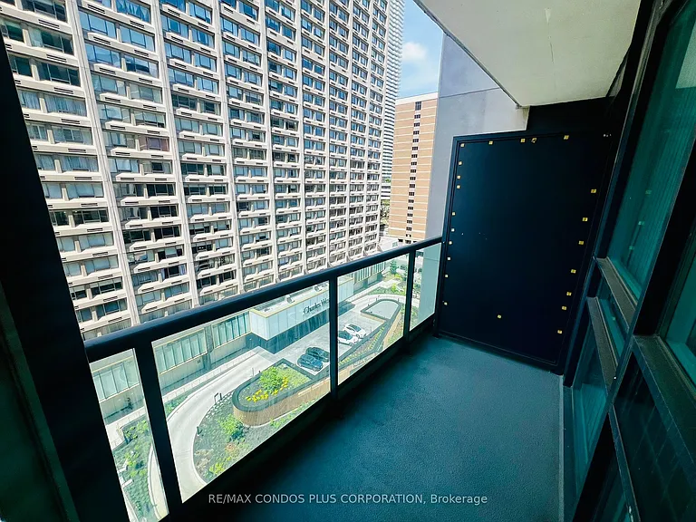 1121 Bay St #1005 — Photo 10
