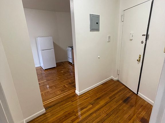 5th image of 49 Seaman Ave APT A6