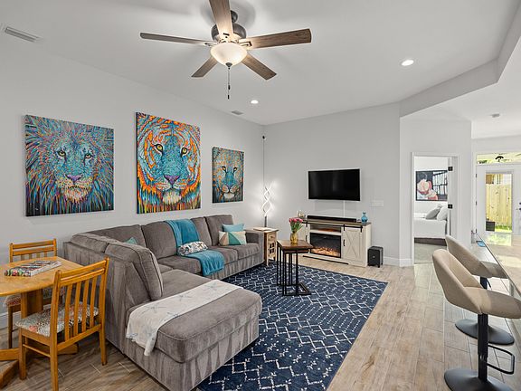 3rd image of 4 8th St Unit B