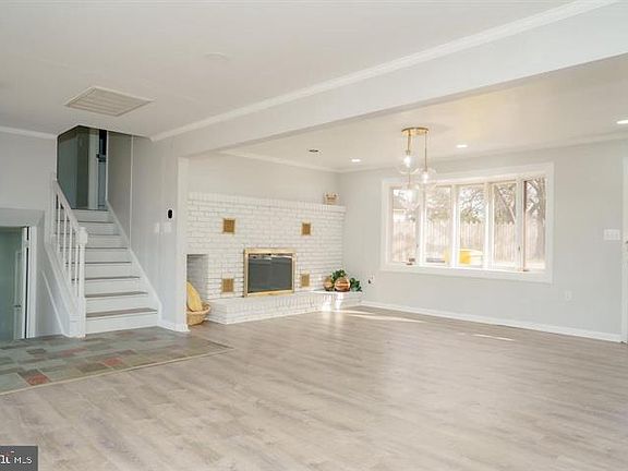 3rd image of 907 Reece Rd