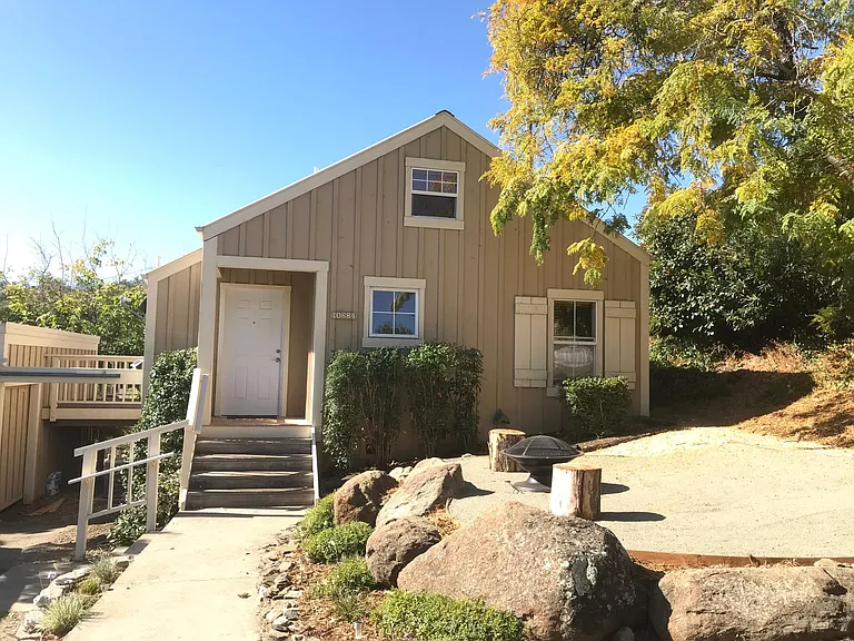 10684 Oneil Aly — Photo 2