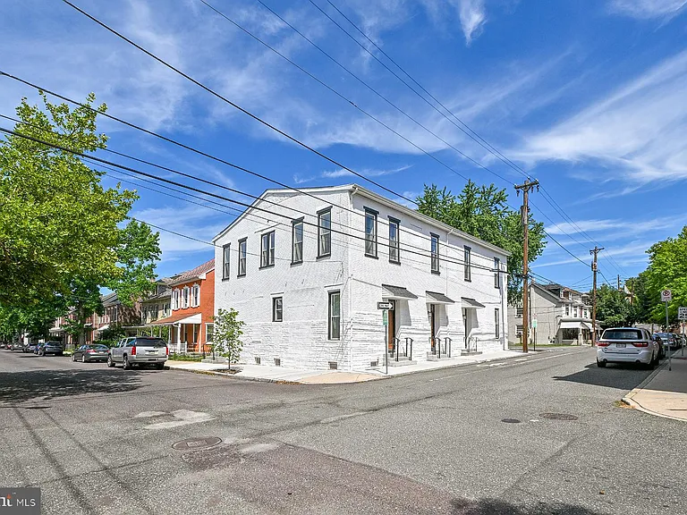 151 N York St #B — Photo 14