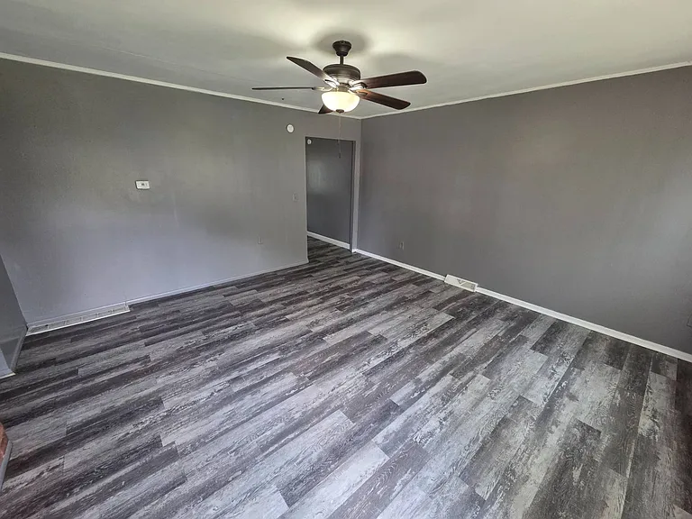2401 Eastlawn St — Photo 30