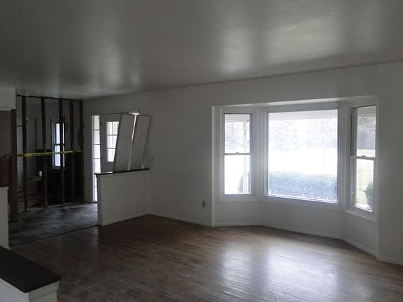 3rd image of 2044 Casaloma Ct
