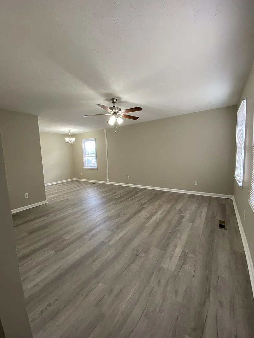 Charming, Pet-Friendly 3 Bedroom, 2 Bath Home on Whitehead Road — Photo 2