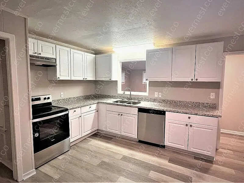 3 bed, 1.0 bath, 1098 sqft, $1,175 — Photo 3