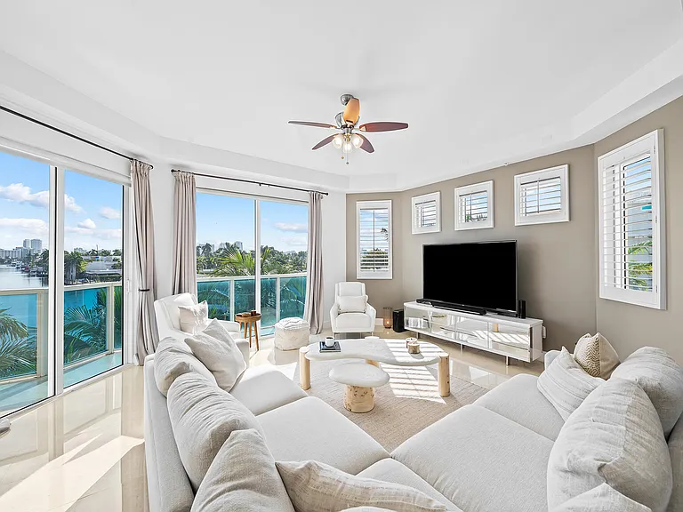 516 Hendricks Isle #4C — Photo 8