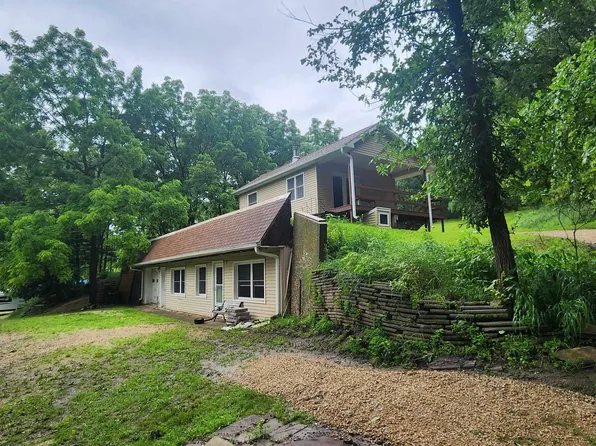 1872 Houlihan Dr, Waterville, IA 52170