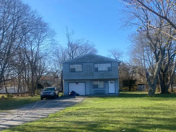 66 Cocoanut St, Central Islip, NY 11722