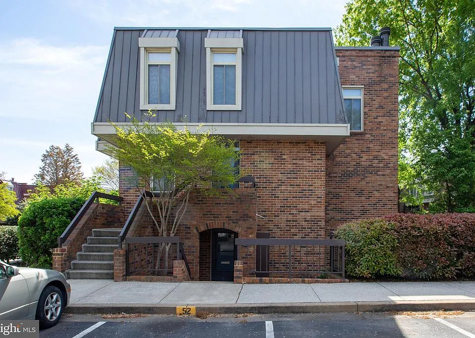 Welcome Home to 658 15th St Arlington !