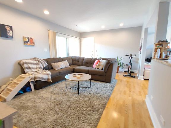 5th image of 4339 N Kedvale Ave APT 3S