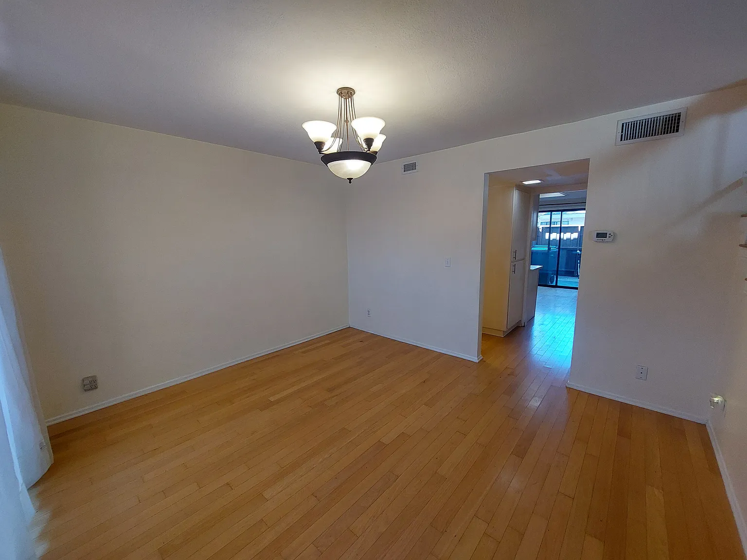 3 bed, 2.5 bath, 1686 sqft, $3,850 — Photo 4