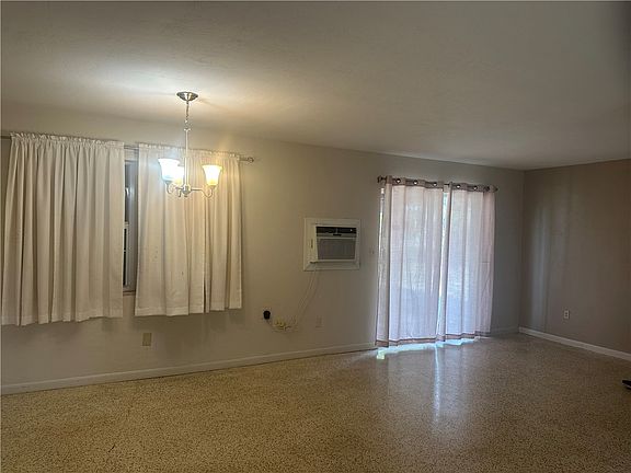 5th image of 832 Lance St
