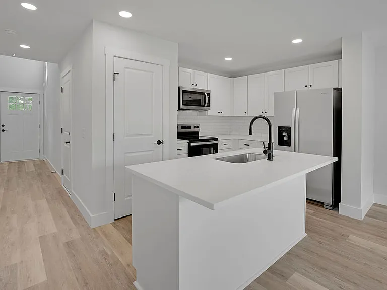 521 S Brady Ave — Photo 9