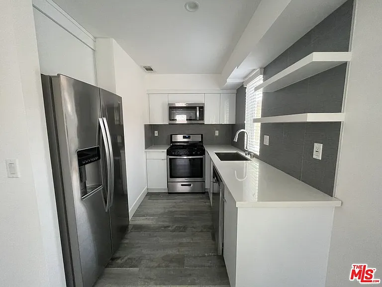 6226 Lexington Ave — Photo 3