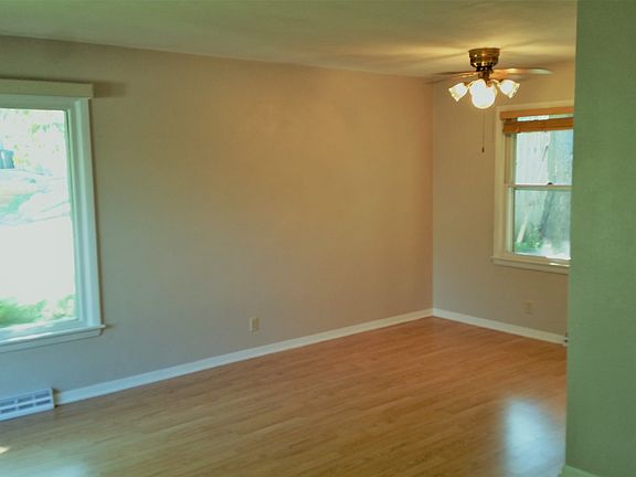 5th image of 118 N Ellen St