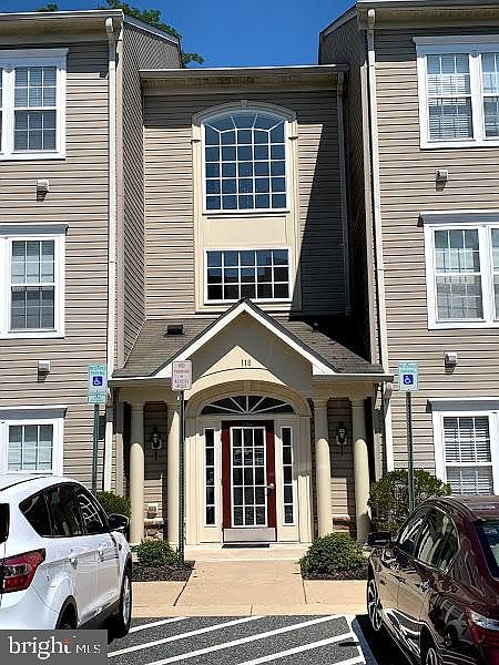 1st image of 118-3H Nichols St