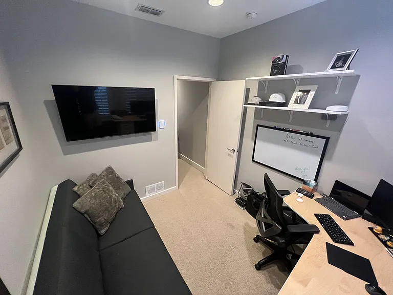 2411 N Hall St #6 — Photo 15