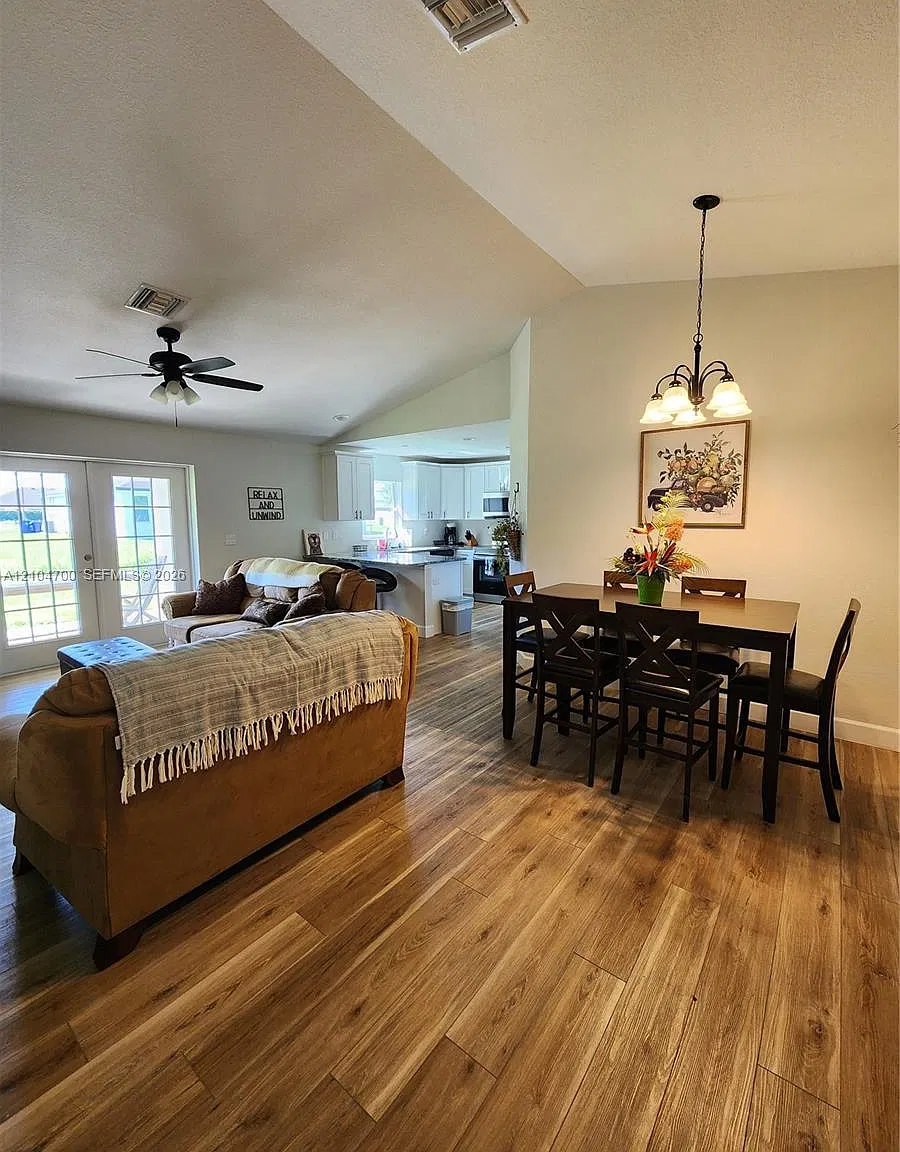 3 bed, 2.0 bath, 1358 sqft, $2,150 — Photo 4